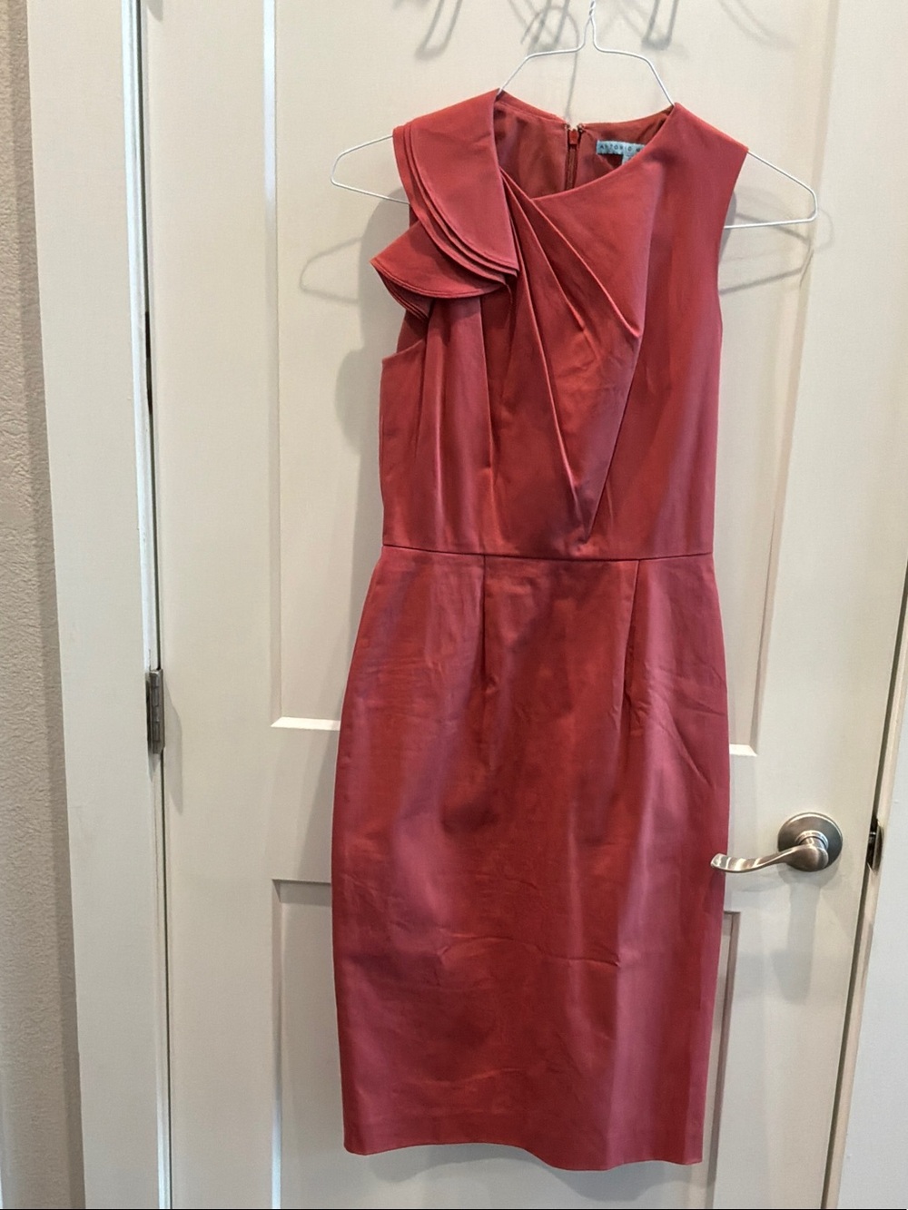 ANTONIO MELANI 2 Coral-Red Sleeveless Sheath Dress Draped Ruffle Zip Minor Mark